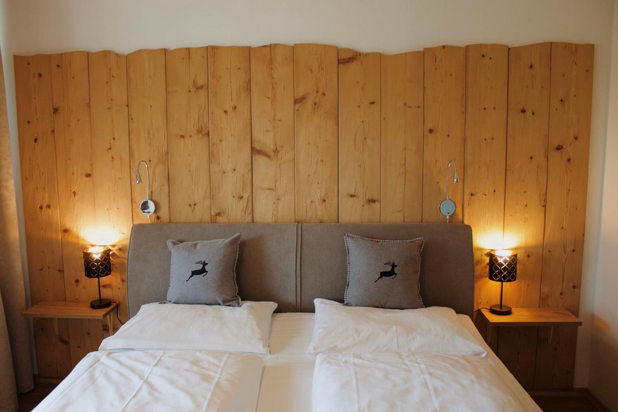 Hotel Garni - Chiemsee-Pension-Seebruck Сион-Зеебрук Екстериор снимка