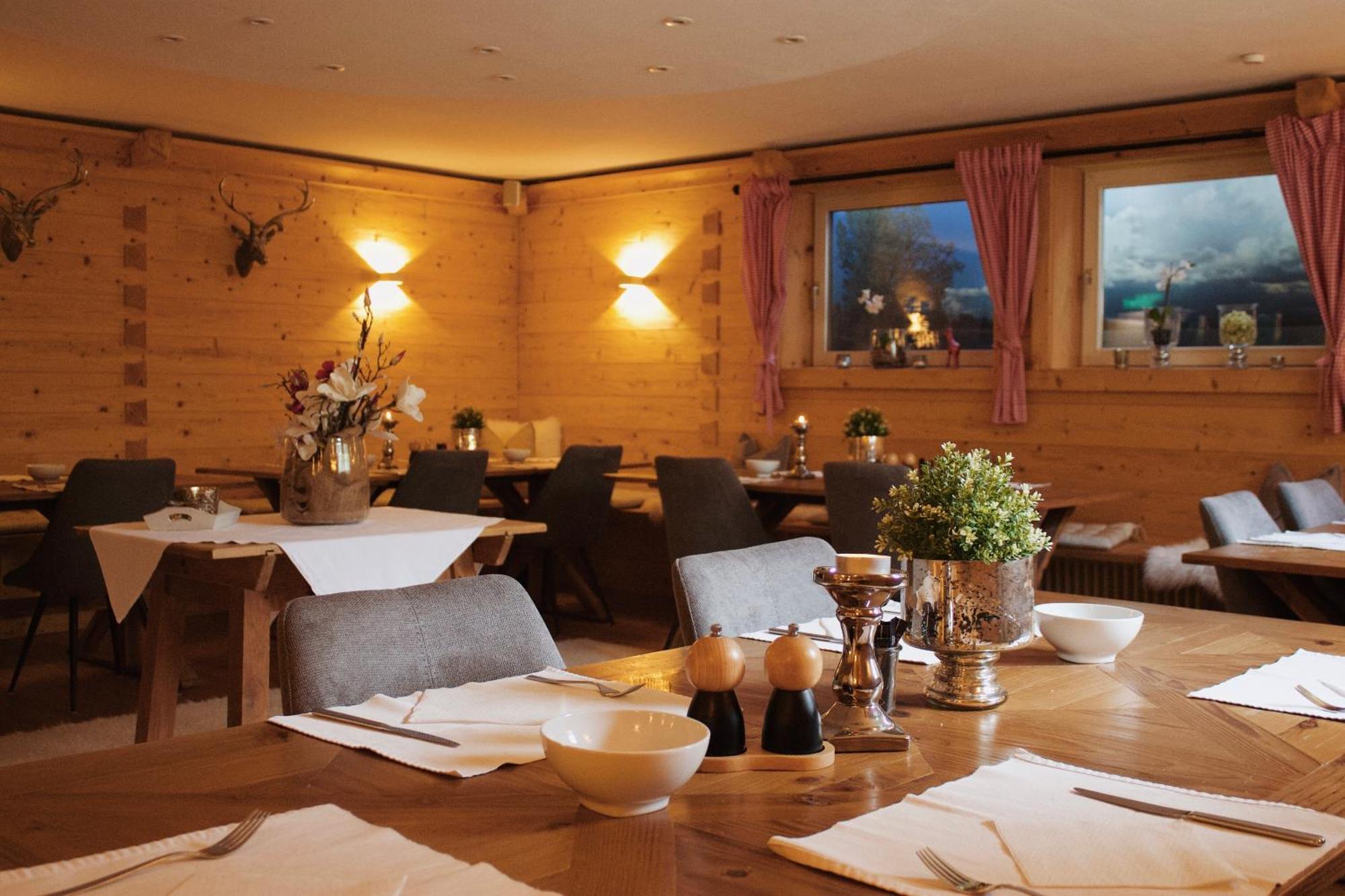 Hotel Garni - Chiemsee-Pension-Seebruck Сион-Зеебрук Екстериор снимка